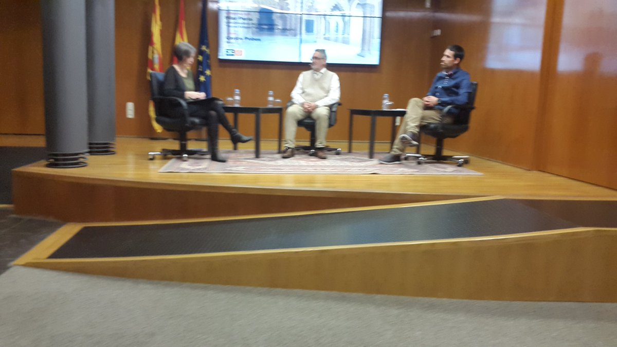 cienviva's tweet photo. Ayer en Zaragoza#ConversacionesEnLaAljaferia con #VictorOrera  y @PilarPerla  y @CarlosPobes .  Merecido homenaje al investigador, profesor divulgador y amigo Victor. @MiguelCarreras https://t.co/cGZLRh30Bz