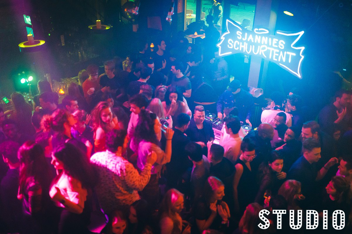 Sjannies Schuurtent, Ik Mis De Zeroes en De Ponyclub; zomaar een greep uit het rijtje organisaties die op onze woensdagavond zijn begonnen..

Op Festival Wednesday vind je bij ons nieuwe, creatieve festivalconcepten met de fijnste DJ's, vetste aankleding en beste acties!