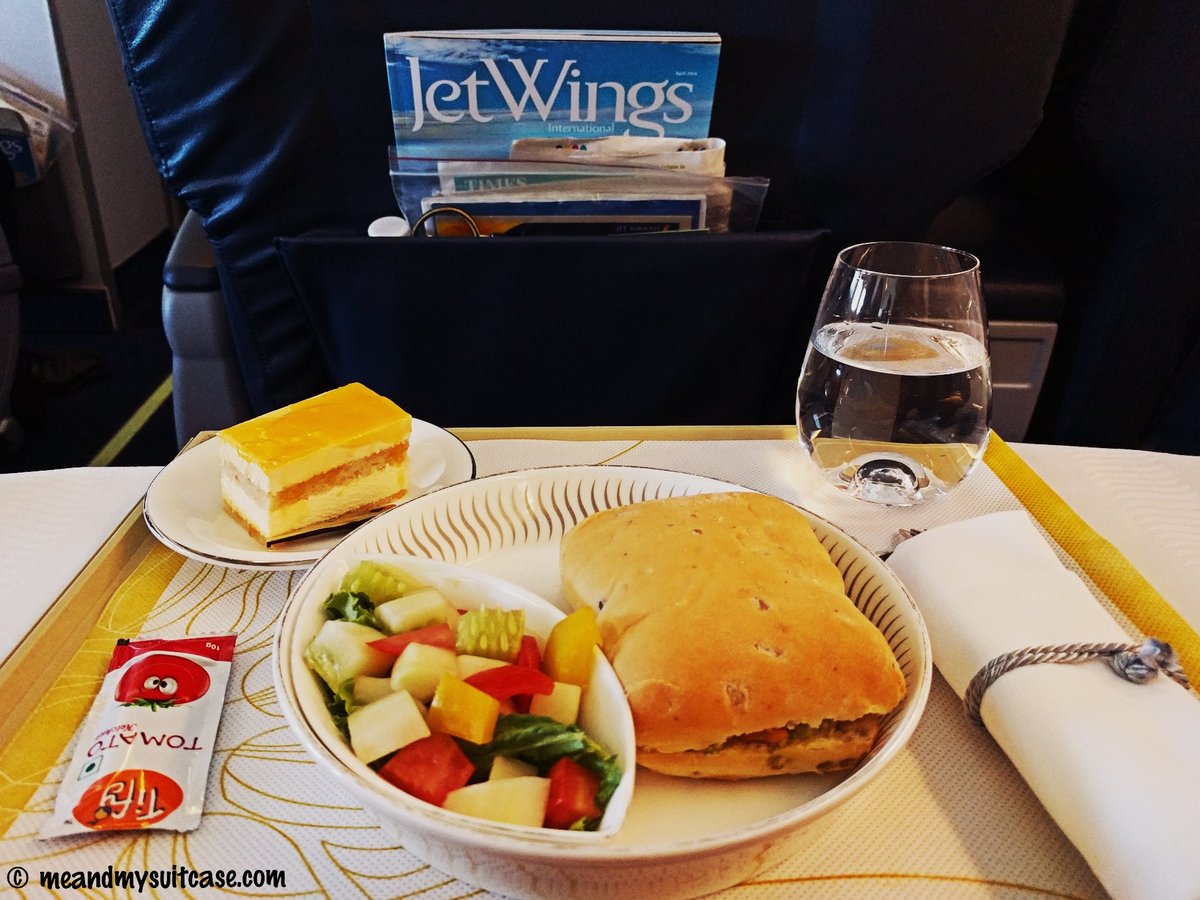 junkkDNA's tweet photo. When I travelled business class for the first time. A different &amp; good experience with @jetairways ..Blog coming up soon, till then sharing a few pictures! 

#travel #meandmysuitcase #Aircraft #jetairways #premiereclass #flybusiness https://t.co/loJw3XeFa2