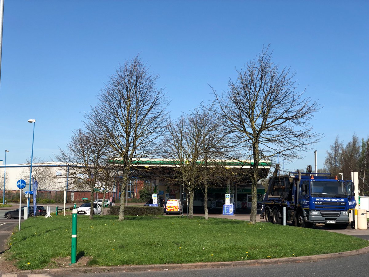 WestBromwichWMP's tweet photo. PCSO’s Yates & Pochron patrolling BP service station Swan roundabout giving crime prevention advice for customers vehicles. #Hexagan https://t.co/z8lMCfnfwi