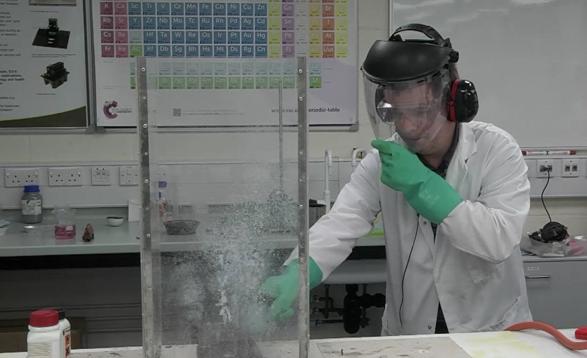S111_OU_B's tweet photo. Chemists are getting ready in the lab..., don't forget to join us today at 19:30. https://t.co/n7Pt1uPvFv