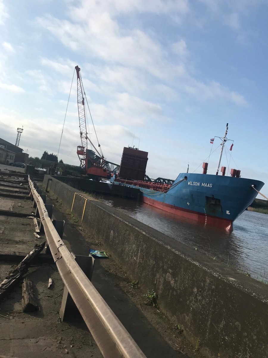 eonmedia's tweet photo. Our video guys went to the @RMSHumberPorts site to shoot! 🎥 Exciting project incoming! 🙌🏼 https://t.co/fUO7cAK2Ik