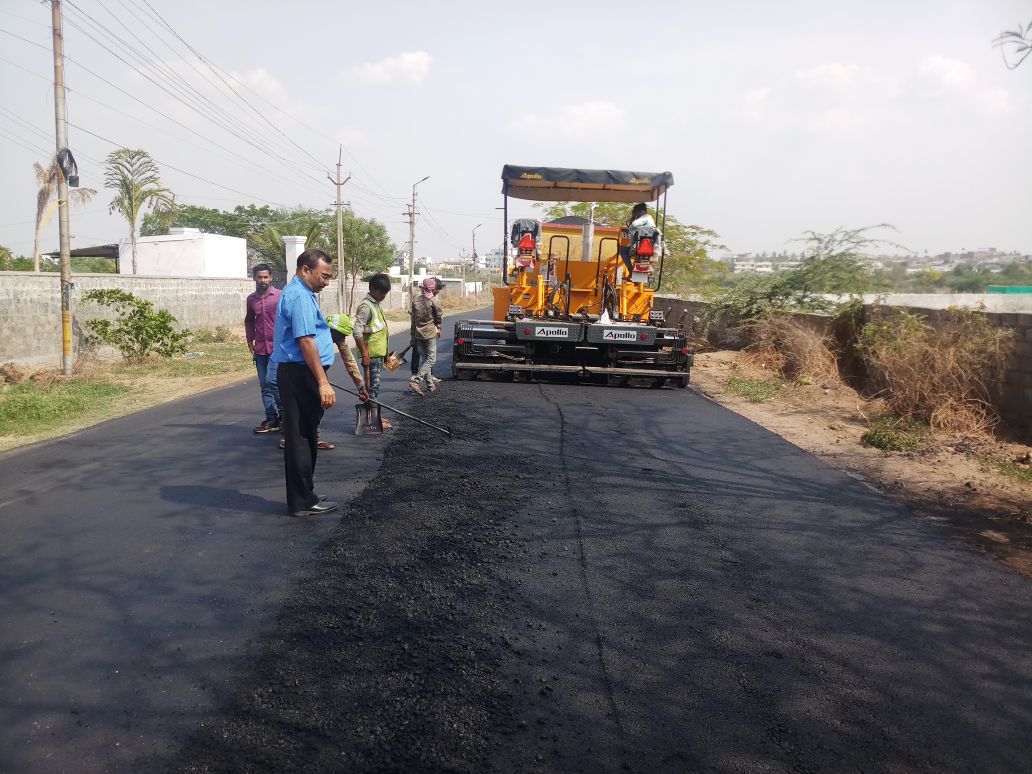 EE_Hayathnagar's tweet photo. Laying of BT on Thorrur road under ppm in Hayathnagar ward, Circle 3,GHMC. https://t.co/yP0INXXMgd