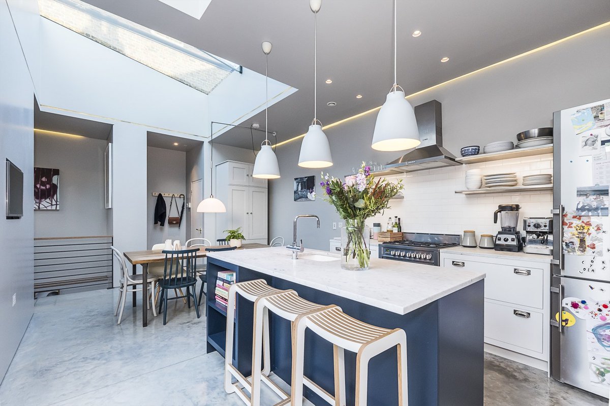 urbanspaces's tweet photo. This house is set out over two, spacious floors, which provide versatile, lateral living space which is ideal for couples or a single occupant #ShepherdsBush #London https://t.co/hm6f5miKQy https://t.co/k0fmRgq3Y4