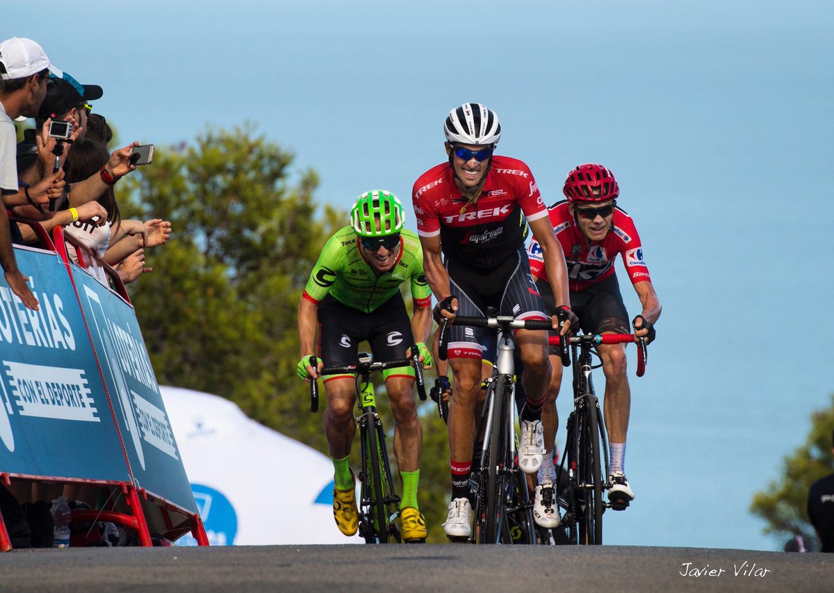 vilarjavi's tweet photo. En el #DiaMundialDeLaBicicleta mi homenaje a @albertocontador con estas fotos de @lavuelta a su paso x #Csescenariodeportivo https://t.co/CrsqituqoF