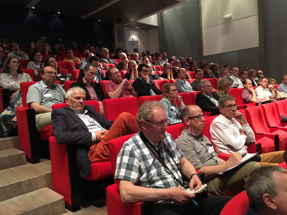 AMPERes_asbl's tweet photo. Véhicules électriques : Now Future
par @laurentminguet , CEO d’IMG SA, manager de l’Année 2004, Président du Cluster Tweed, membre de l’Académie Royale de Belgique #amperes #amperescolloque https://t.co/M3Xalm8Aub