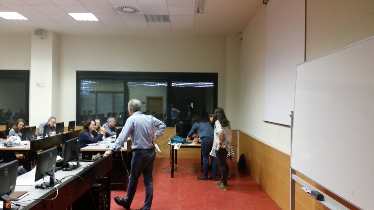 SoMaMFyC19abril's tweet image. #SoMaMFyc19A 
@SoMaMFyC19abril 

Mesa #PAPPS #PACAP
54 ASISTENTES

En sala 106
Aulario I