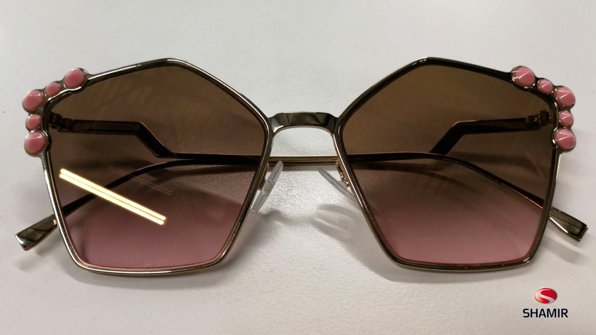 Shamir_Italia's tweet photo. Nuovo montaggio speciale! #Occhiale Fendi ff0261/S #Lente #oftalmica: SMART SV BS 1,6 BASE 2
 Od -2.00 -0,00  Os -1.50 -0,50
 GHOST GOLD - Colorazione degradante al campione
 #ottici #ottica #optometristi #optometria https://t.co/ZEKj5Hstp6