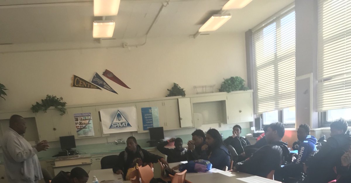 spaatup's tweet photo. Off Season Academics! #OffseasonHustle #spaatup https://t.co/drBnKVfQyE
