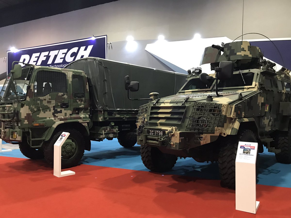 MINDEFMalaysia's tweet photo. Antara aset-aset ketenteraan yang dipamerkan di Mitec, Kuala Lumpur sempena #DSA2018 &amp; #NATSECAsia2018 #30yearsofDSA #Day4 #hebatkannegaraku https://t.co/udn4RdCGPu