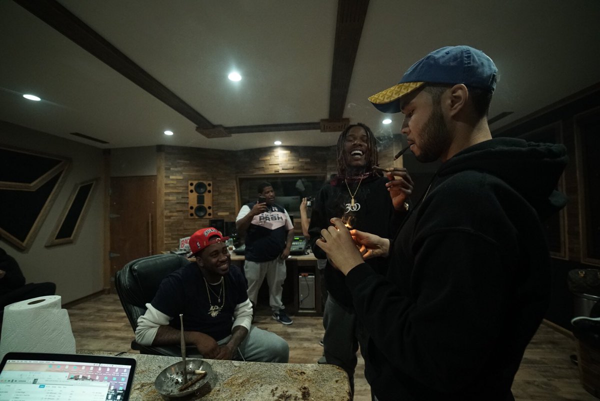 SKOOBBB's tweet photo. REGULAR NIGHT AT THE STU WIT THE BROS @MixedByTheBest @fettywap #THELOUDPACK #ZIPLOCGANG #ZOOGANG1738 #934musicstudio https://t.co/qg2orFmGIp