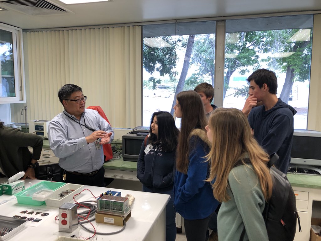 mrberey's tweet photo. Pretty sure not many HS Ss are visiting @NASAAmes and meeting with esteemed #astrobiologists Thank you! @GrandviewPrepFL #NASA #bestfieldtripever #carpediemjourneys #gpslearns https://t.co/U2YdlKbui8