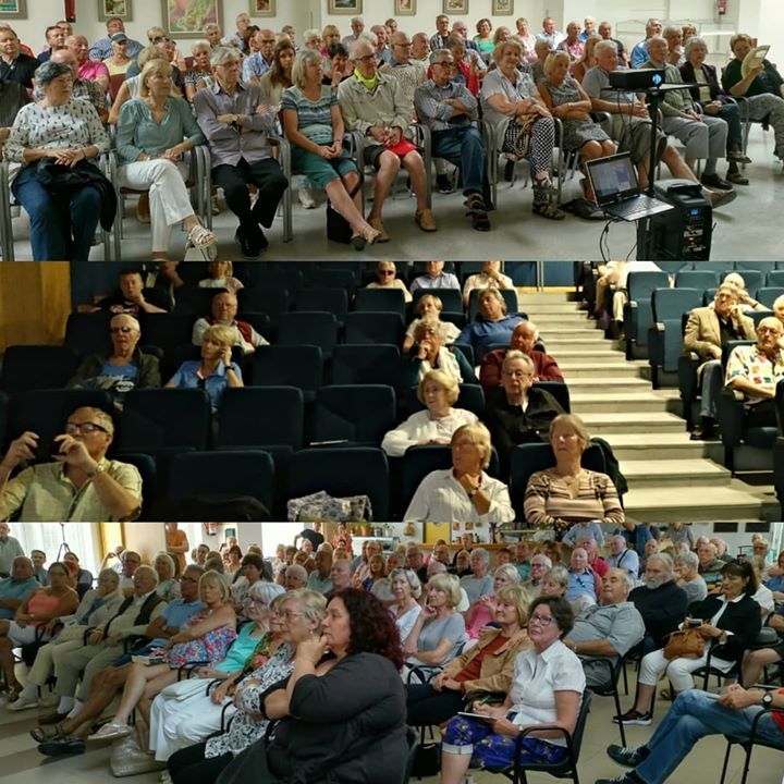 Mark_A_Nolan's tweet image. In three different locations, a bee area for us, around 250 people are now better advised and equipped for #drivinginspain after attending the #N332 #roadsafety talks in #Altea #Calpe and #Javea yesterday. Thanks to the organisers, town halls, councillors and attendees for a…