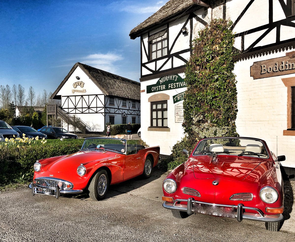 OwdNellsTavern's tweet photo. A couple of nice visitors #canalside yesterday @Daimler DAIMLER SP 250 1963 &amp; a lovely @UKVolkswagen VOLKSWAGEN KARMANN GHIA 1971 #bobbyfirmino #TFRed @GTHamlet @VintageCarClub @ClassicCar_TV @ClassicCarWeek @ClassicCars_Mag @ClassicCars_com https://t.co/7OYNrWg0rM