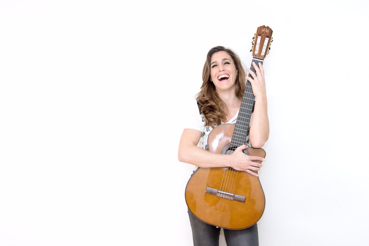 toniroviraytu's tweet photo. 19:30 📽️Esta noche grabamos con @sole_pastorutti que nos presenta su gira conciertos por Europa.

¿Te vienes al plató? 📍 Estamos en C/Pujades 95 de #Barcelona https://t.co/wSVmJNA0EI