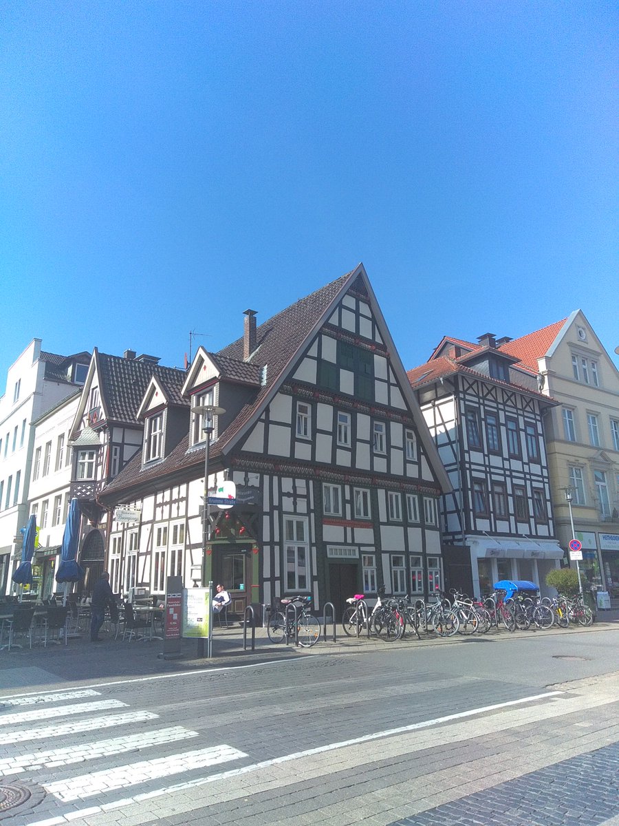 AnneBaillot's tweet photo. Gestern noch Besuch im Detmolder @ZentrumMEM und Aufführung unserer deutsch-französischen Produktion - heute früh ist die @LeMansUniv-Truppe zurückgefahren. Riesendank an die Kollegen der @unipb für die wunderschöne Zeit und bis zum nächsten Mal! https://t.co/cmaHN4YNrp