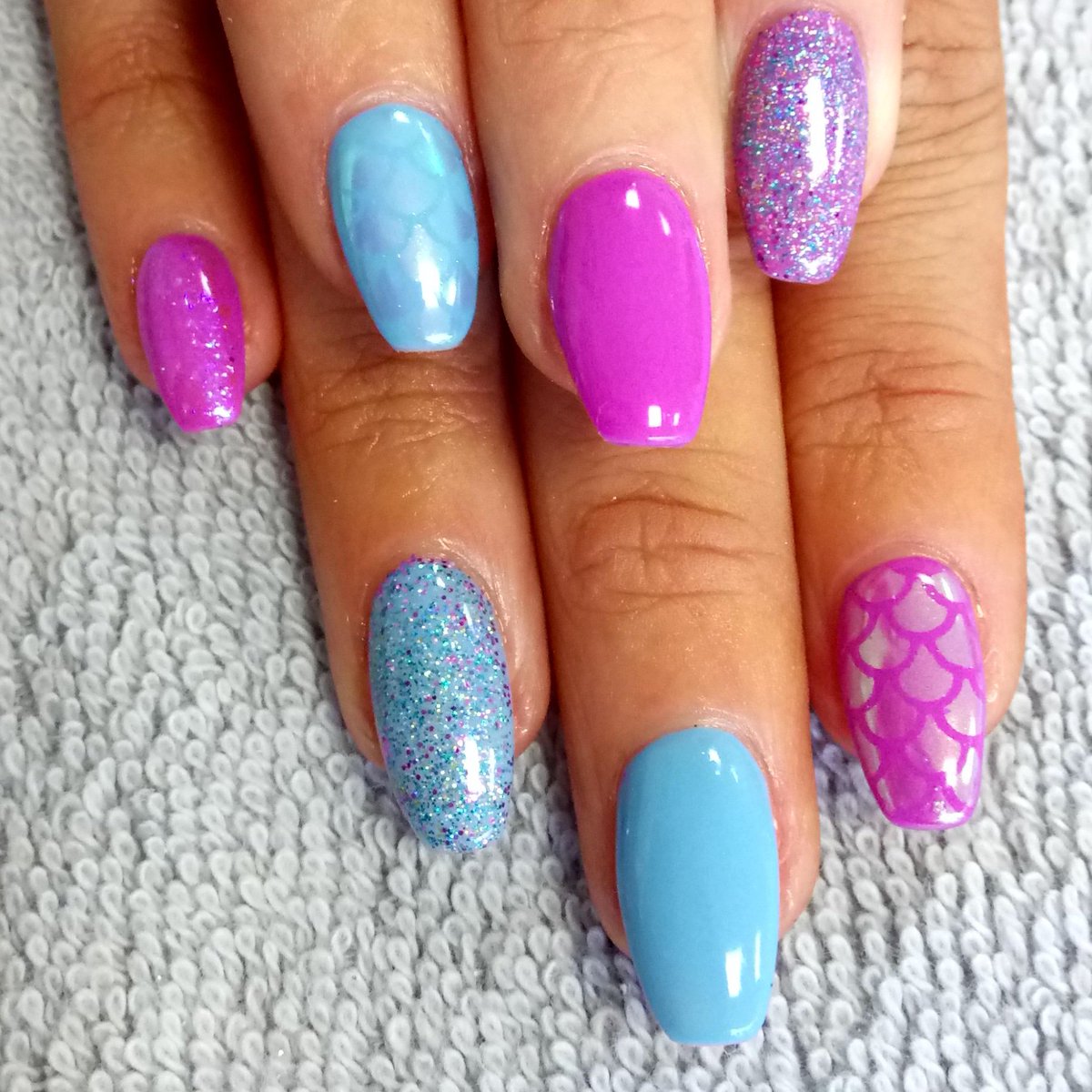 Laura227709's tweet photo. Summer nails in prep for the warmest day so far. So long winter #stafford #wdyt #nails #beauty https://t.co/ks5uOlbCwS