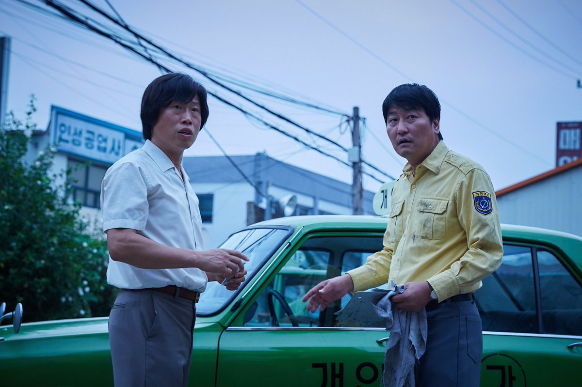 taxidriver0421's tweet photo. 【キャスティング③】光州のタクシー運転手ファン・テスル役のユ・ヘジンさんについて、チャン・フン監督は人情味溢れる顔立ちと彼の外見が、情の厚いファン・テスルを作り上げたと評しています。また、ヘジンさんはガンホさんとは20年来の先輩後輩の仲でありながら、映画での共演は初めてだったそう🚕 https://t.co/NToFeXLKvq