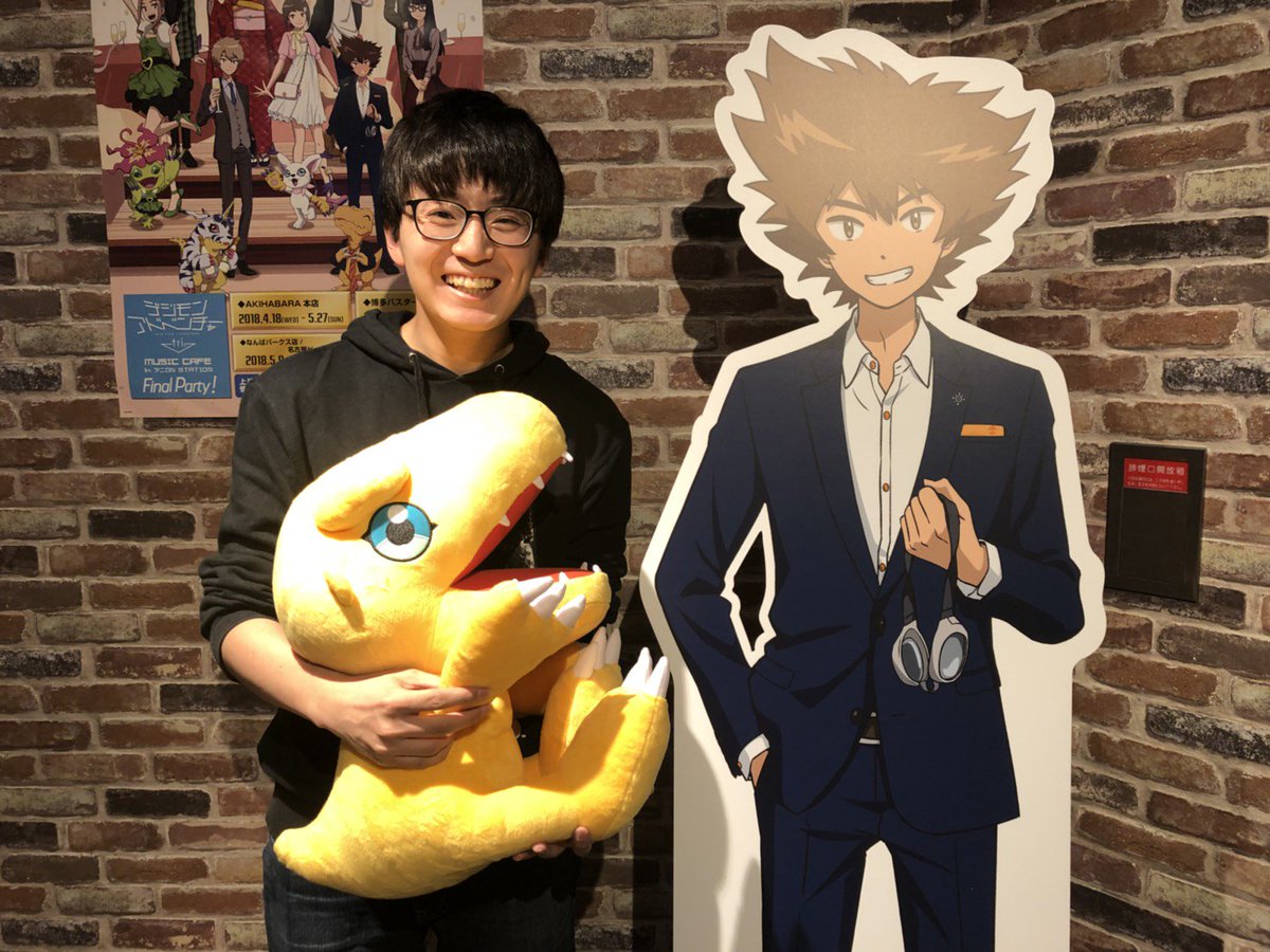 digimonweb_net's tweet photo. アニON STATION AKIHABARA本店で開催中の「『デジモンアドベンチャー tri.』MUSIC CAFE in アニON STATION Final Party!」では、
等身大ぬいぐるみやCSAデジヴァイスを展示中！ぬいぐるみを持って写真撮影も可能です。玩具企画担当も満面の笑み！　
詳しくはコチラ　https://t.co/Js8J8nlNDE
#デジモン https://t.co/0mNVd7Xzks