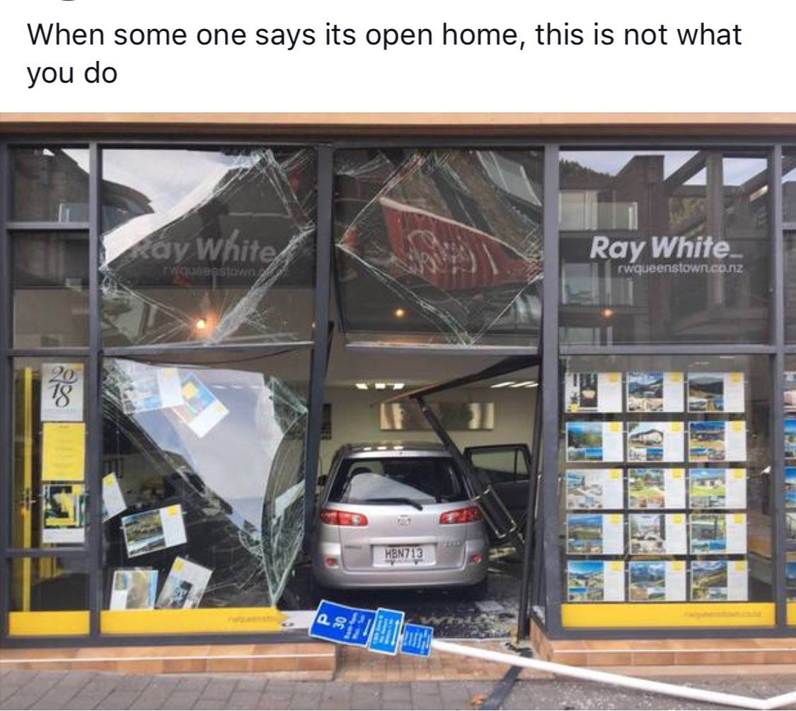 aun_ali110's tweet photo. #raywhite #carcrash #openhome @RayWhiteGroup @nzherald https://t.co/d3msJI6p3d