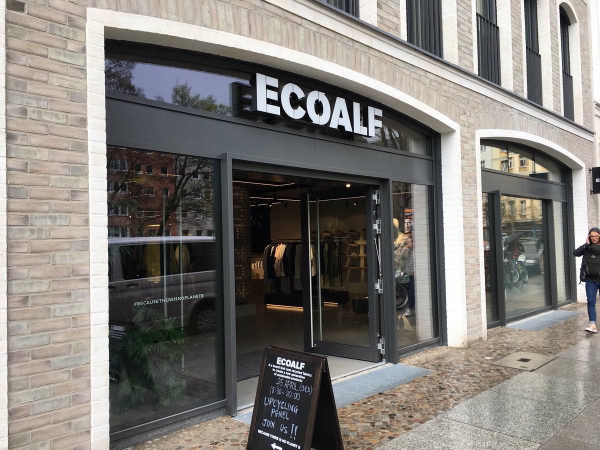MitchBcn's tweet photo. Impressive: new Flagship Store of fashion brand @ecoalf in Berlin 💚 unique concept of great design &amp; sustainability #innovation #becausethereisnoplanetB #UpcyclingtheOceans https://t.co/XYnBzvdV3S