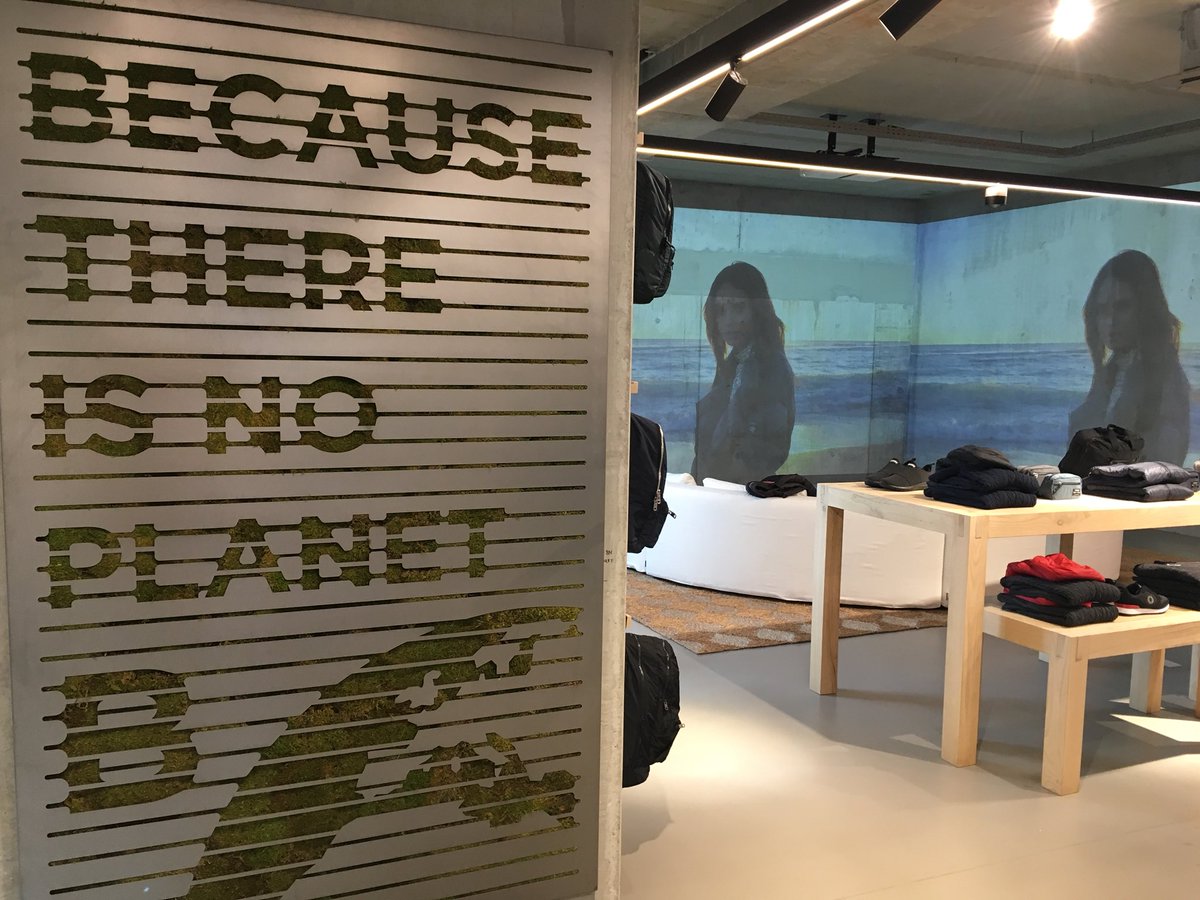 MitchBcn's tweet photo. Impressive: new Flagship Store of fashion brand @ecoalf in Berlin 💚 unique concept of great design &amp; sustainability #innovation #becausethereisnoplanetB #UpcyclingtheOceans https://t.co/XYnBzvdV3S