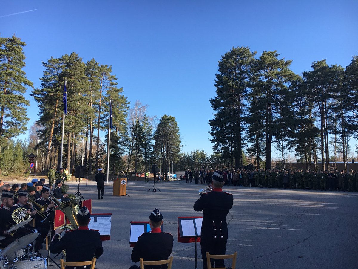JirlindG's tweet photo. Invigningsceremonin för #viking18 är avklarad. Deltagarna sitter inom kort på den första Commander Update Breif. Lets make #bogaland great again. #svfm https://t.co/8PmT5N5XJN