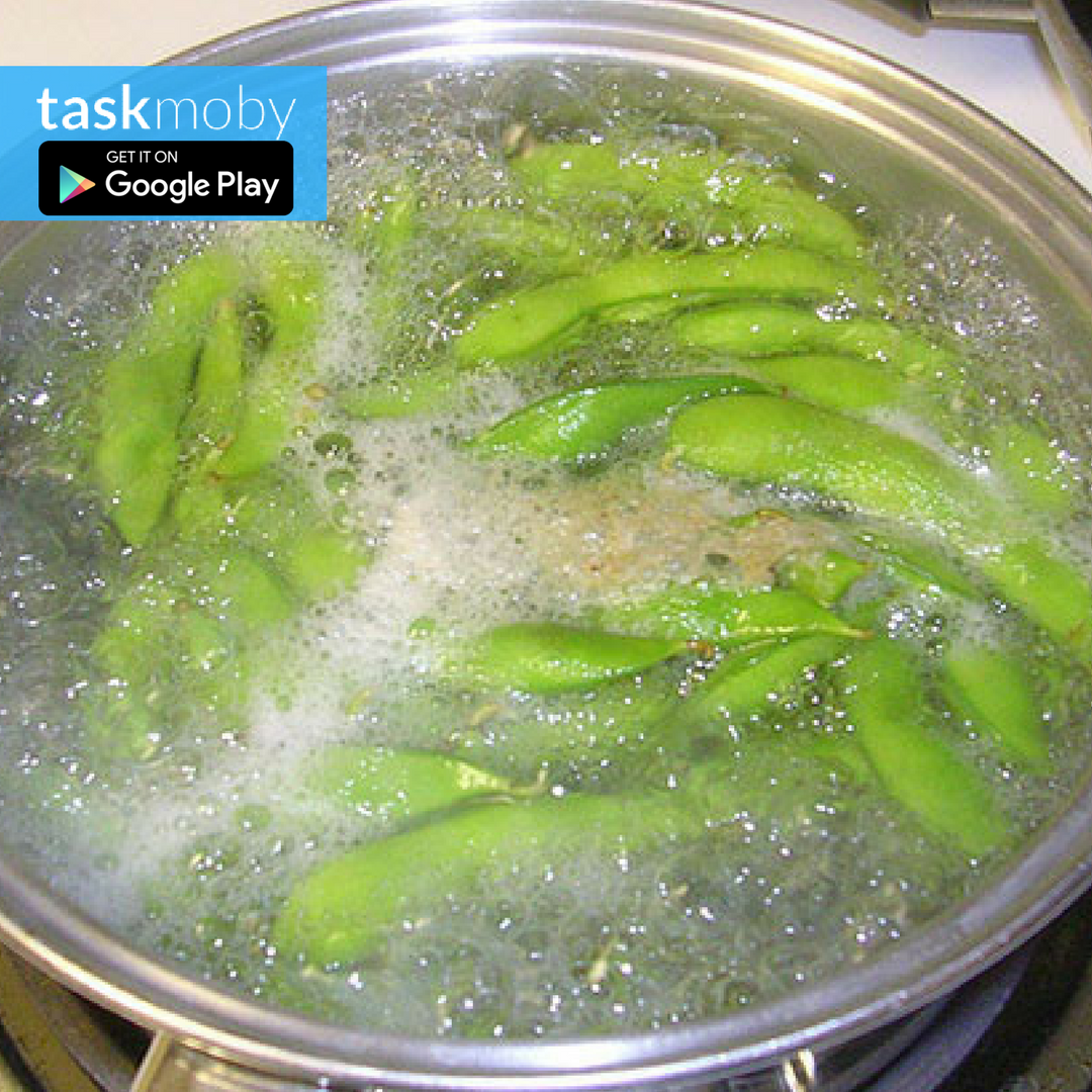 taskmoby's tweet photo. After boiling your food, don't pour the water down the drain. Wait for it to cool off and pour it in your garden. This acts as an excellent fertilizer. #GardeningHacks #gardening #TaskmobyApp https://t.co/NoCdur9bBR