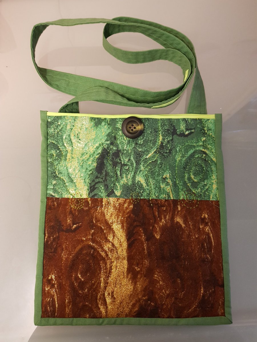 johoannarobson's tweet photo. Very pleased with my new druid bag. I made it myself 😁🌳 https://t.co/qkkOnuTvWm