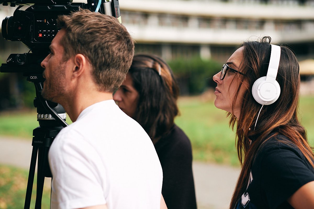 Demain_Geneve's tweet photo. Concentration maximale! Qui pensez-vous que nous étions en train d’interviewer? Photo prise par Guillaume Mégevand #tournage #apprentissageconstant #interview https://t.co/P4ZD8rssfl