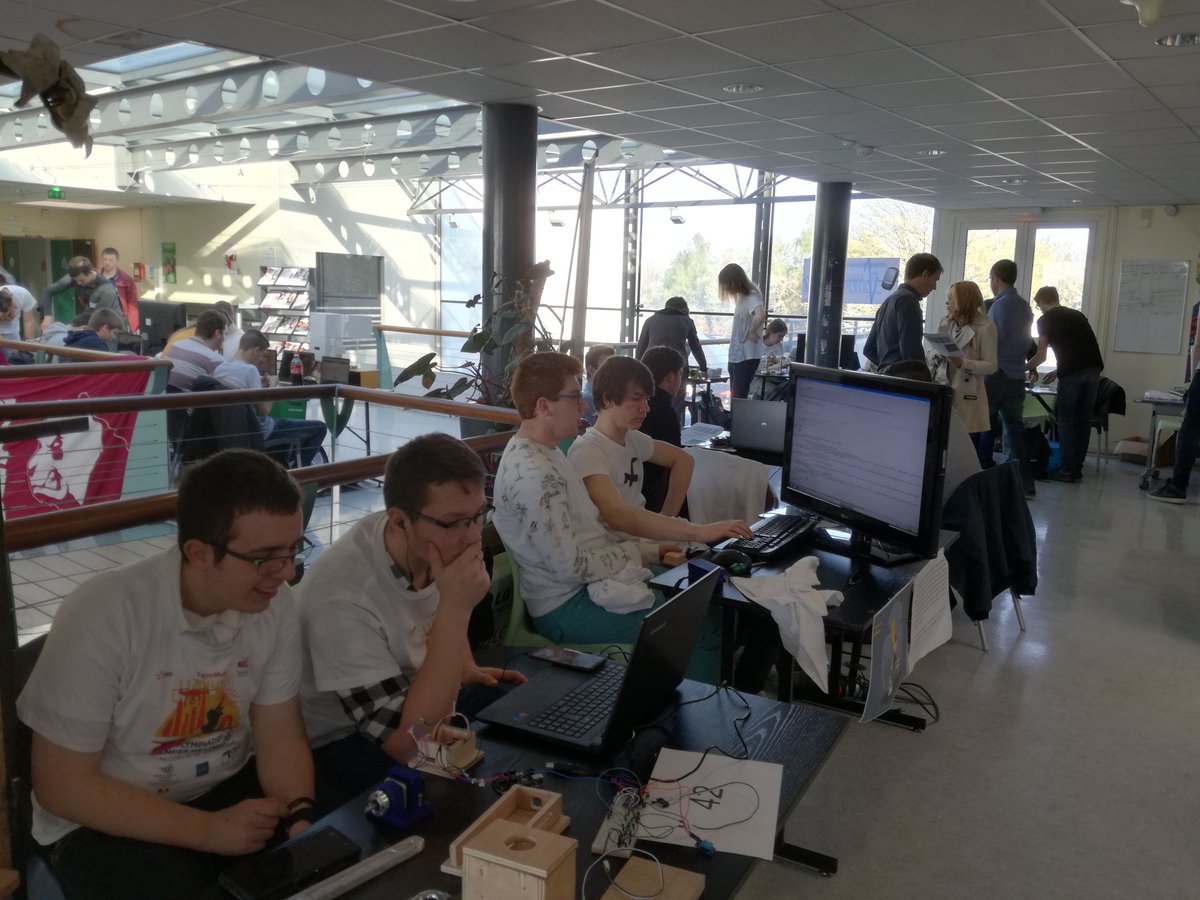 CGaillardMSA's tweet photo. #OlympiadesSI C est parti pour la finale de l @acrouen  au @Cesi_Rouen. Inventer, expérimenter et innover... Des idées ils en ont les lycéennes et lycéens de l académie de #Rouen 👍👍👏👏 https://t.co/5Km65IWvv9
