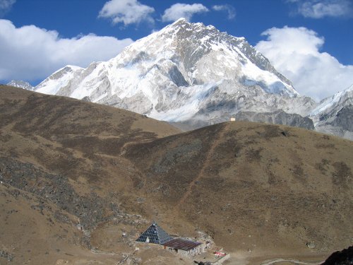 speragire's tweet image. Laboratorio-Osservatorio Piramide, a 5050 metri di quota sul versante nepalese del monte Everest #piramideCNR #Cosmobserver
evk2cnr.org/cms/it/home.ht…
Credit EvK2CNR Association  @evk2cnr