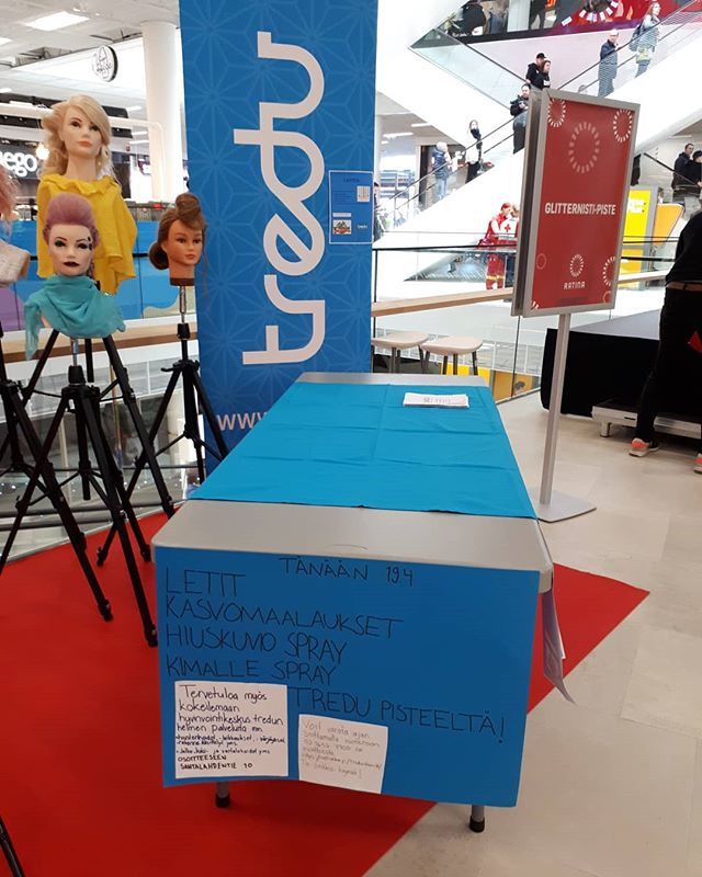 treduofficial's tweet photo. Johan on hulinaa! Tredun opiskelijat tekee @kauppakeskus_ratina'ssa tänään lettejä ja kasvomaalauksia! Tuu hakeen omasi! .
#kauppakeskusratina #avajaiset #tredu #kasvomaalaus #letitys https://t.co/cc3EDqTY7D https://t.co/ZZtLx7pT4O