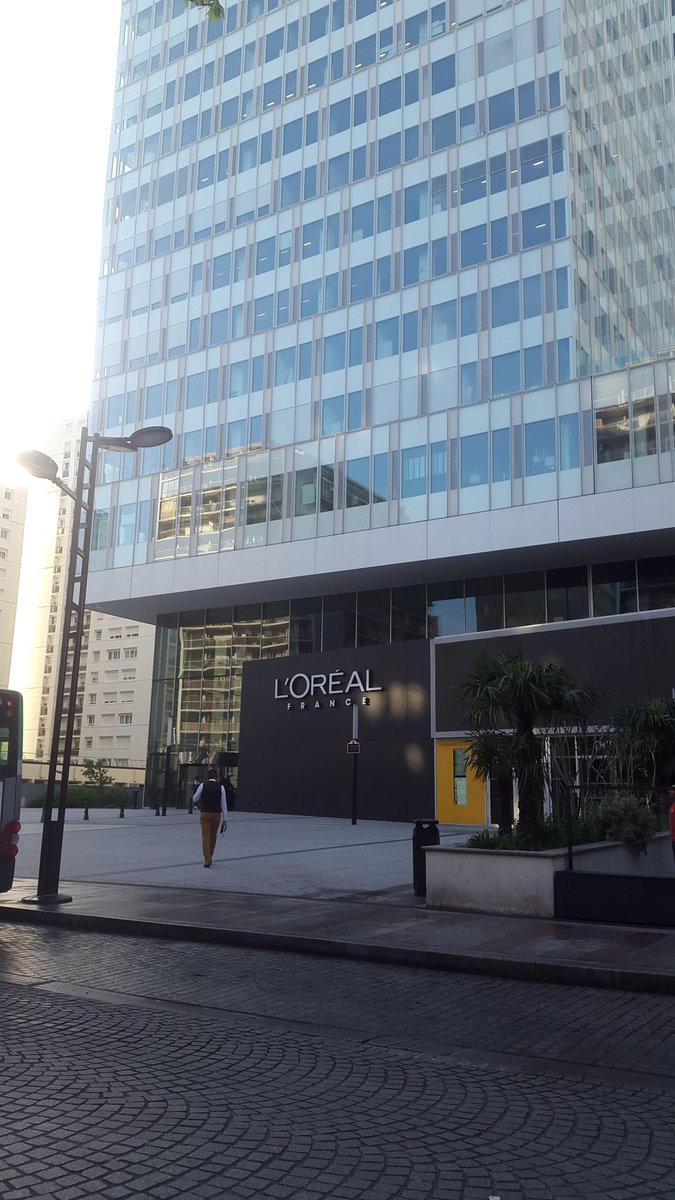 arciniegasjoha's tweet photo. ¡Comenzamos el desafío! #onedayfordigital #loreal #paris https://t.co/SFUxuQJO9f
