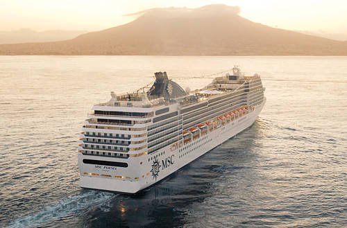 MercedGMarket's tweet image. Today we want to say welcome to nearly 8.000 passengers and the crew of the cruises of @MSCCrucerosESP, @HALcruises, @costacrociere and @GCCruiseLine 🚢 We are waiting for you in #MercedGastroMarket to let you know the best gastronomy in Málaga 😄