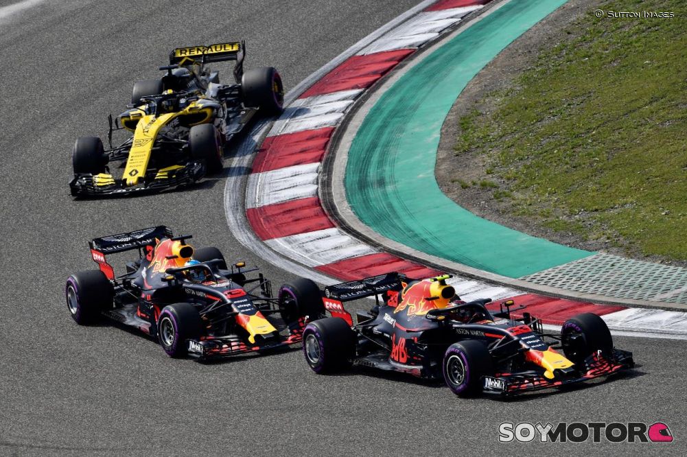 SoyMotor's tweet photo. .@redbullracing  sigue obcecado: "Para @RenaultSportF1 somos molestos como mosquitos" - https://t.co/l6wNVCXus5 #F1 https://t.co/JDevGAL01G