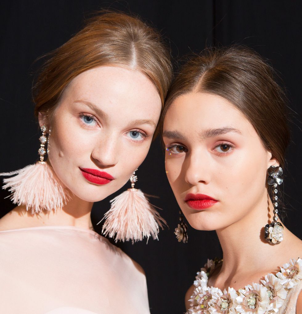 LGFBBrushes's tweet photo. Red Lips are back for Spring/ Summer 18'! We're loving this classic yet effortlessly chic look from Badgely Mischka!
#redlips #springbeautytrends #modellook #makeupfirst #classic https://t.co/mWWVNN5Gtc