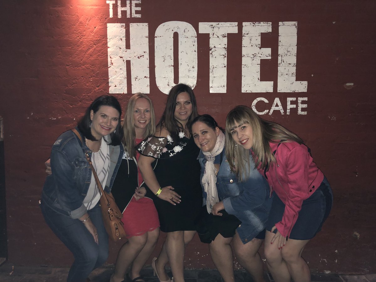 kristyhart24's tweet photo. Great night @thehotelcafe with these ladies & @joeymcintyre who never disappoints!! ๐#hollywoodnights #joeymcintyre #nkotb #lalaland #losangeles #cali #squad #westcoast #fangirllife #fangirladventures #thankful #yearof41 https://t.co/tpDowOZ2m6