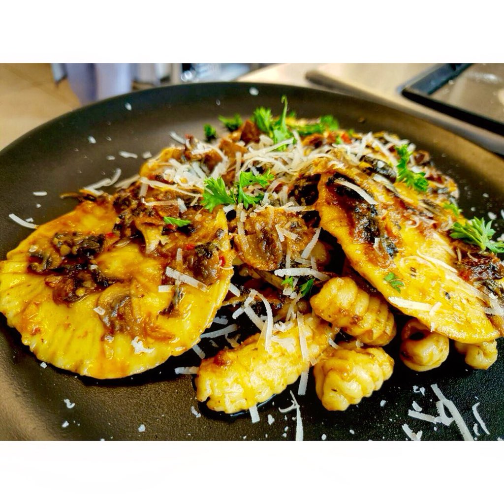 ChefThero's tweet photo. Home made pasta ๐ Nothing beats home made pasta... I served it with gnocchi ๐ and mixed it in a beautiful mushroom sauce. #foodie #cooking #cheflife #ChefsTable #cookformypresident #Bwchef #foodporn #italian #pasta #cheese #gnocchi #lifestyle #foodmag https://t.co/sPI6yytfNf