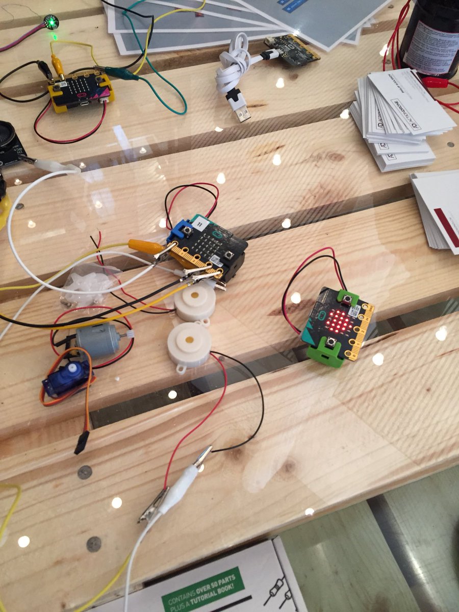 LynnerupMette's tweet photo. Vil du høre mere om #microbit og DR's projekt #ultrabit? Så kom forbi #cfu makerstand 2 på #skolemessen. https://t.co/znQqNWAFIV