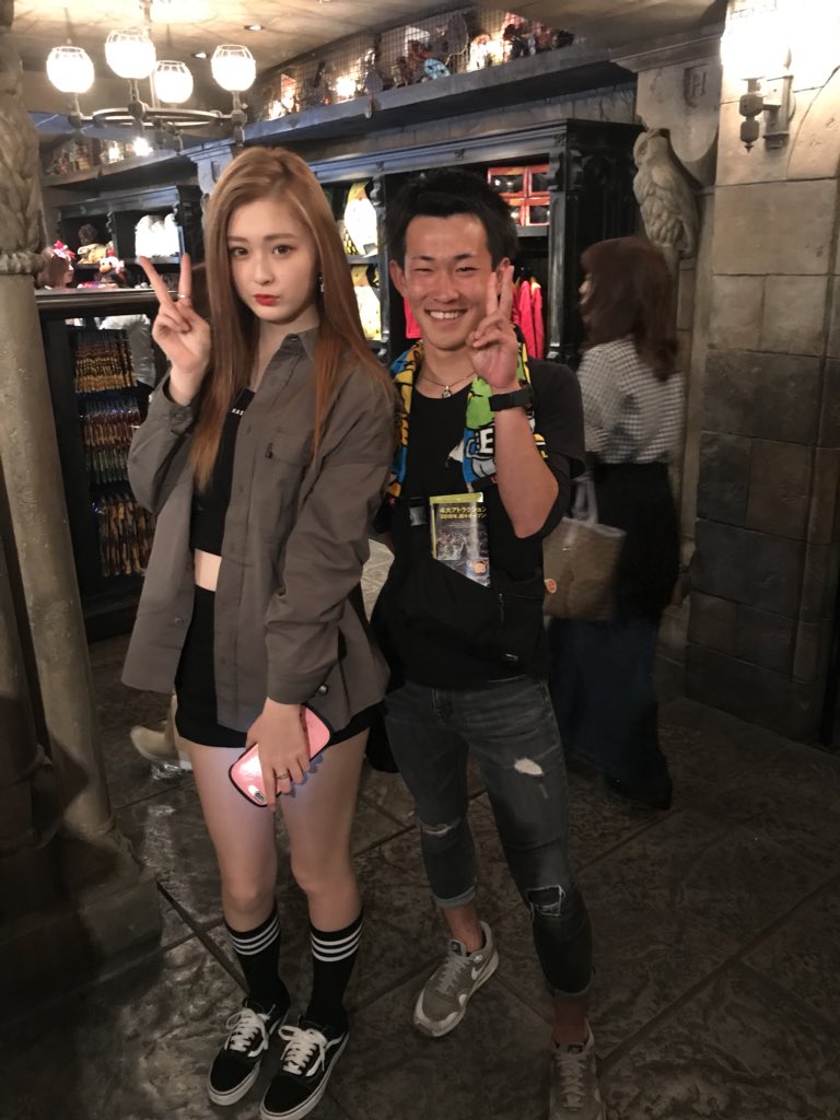 使いません A Twitter 校外研修でusjに行ってきましたー あっとゆう間に時間が過ぎてとても楽しかった またみんなで行きまーす Tik Tokの古川優奈ちゃんに会えたし ほんまにやばかった 一個下にわ見えんしすごいスタイルだった Usjに行けば有名人に会えた