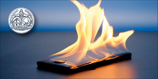 grundvers's tweet photo. ***Erh��hte Brandgefahr durch Handy am Bett?*** Kann wirklich durch ein Handy ein Wohnungsbrand verursacht werden? Dieser Frage sind wir nachgegangen. Erfahren Sie hierzu mehr auf unserer Seite.https://t.co/1ZpIpR4hr6 https://t.co/4X5NpqR994