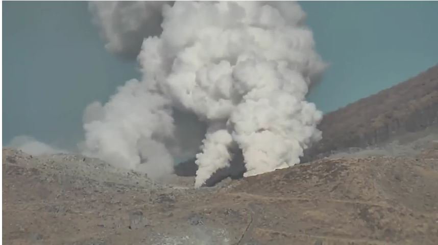 SherineFrance's tweet photo. #Volcan #Volcano #Ebino #Iozan Augmentation du niveau d'alerte de 2 à 3 pour suivre l'activité : 
https://t.co/Zh7QbbM7H5
https://t.co/qaVreS6koF https://t.co/aPNgzNsRe4