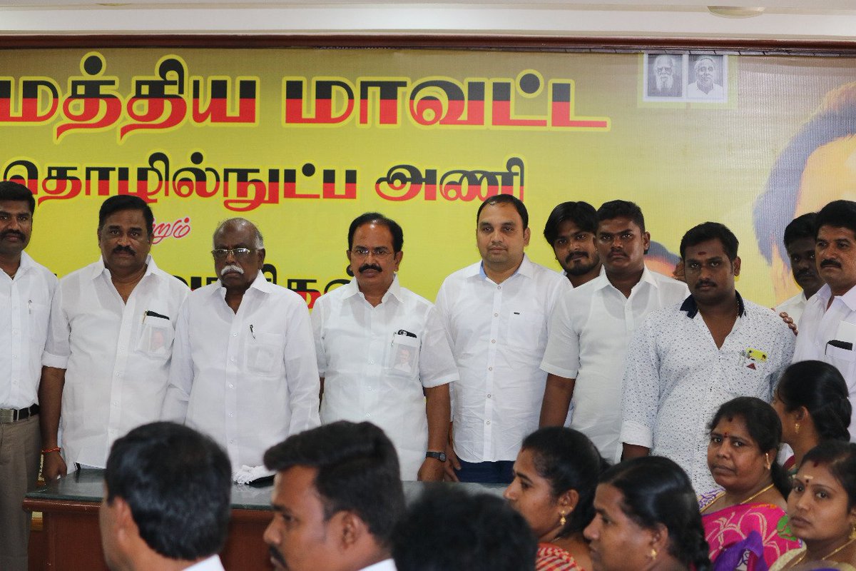 KJaimech's tweet photo. சேலம் மத்திய மாவட்ட கழக செயலாளர் பாசமிகு அண்ணார் திரு இரா.ராஜேந்திரன் MLA (சேலம் வடக்கு) அவர்கள் முன்னிலையில் தகவல் தொழில் நுட்ப அணி ஒருங்கிணைப்பாளர்கள் அறிமுக விழா மற்றும் கழக நிர்வாகிகள் கலந்துரையாடல் கூட்டம் 18.04.2018 அன்று காலை கலைஞர் மாளிகையில் நடைபெற்ற பொழுது.. https://t.co/5RO3Lggq6O