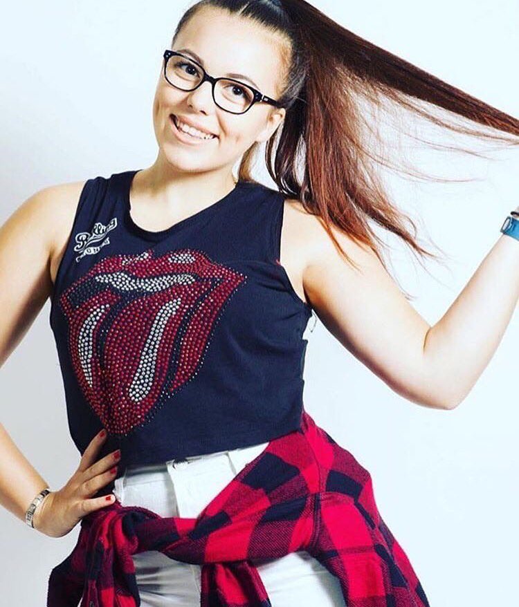 TeamSDC's tweet photo. Musical Theatre workshop with our super talented Ellie-Jo Pratt last week!! Ellie is currently studying a musical theatre BA hons in Blackpool and hopes for a career in performance and entertainment. Well done everyone - lots of hard work and another fab day!!🌟#MusicalTheatre https://t.co/3JEUMv7krM