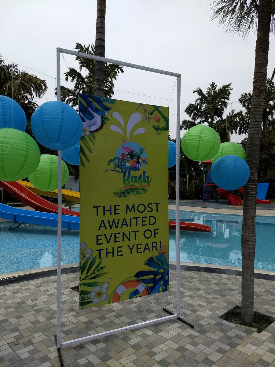 RohitvNiranjan's tweet photo. Time for #Sprinklr annual bash at @clarks_exotica #onesprinklr @Sprinklr #sprinklrannualbash2018 https://t.co/j3IRiEyQ7R