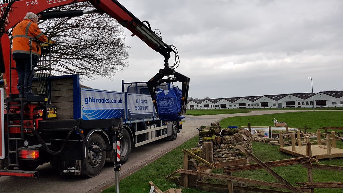 Getting the @yorkshireshowground ready for the <a href="/HarrogateFlower/">HarrogateFlowerShow</a> Show! Thanks to Phil from <a href="/Horticap/">Horticap</a> for the photo 👍 #Harrogate