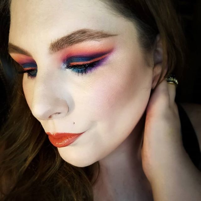 AnnaBankester's tweet photo. Get the Look | Retro Futurism - Vaporwave/Cyberpunk makeup tutorial featuring @hudabeauty Electric Obsessions .
.
.
.
.
#hudabeauty #beauty #beautyblog #bblogger #vaporwave #cyberpunk #makeuplook #makeuplove #makeupbyme #makeupart #makeuplovers #makeupli… https://t.co/yFndnB9GiF https://t.co/qTQDiTRTH9