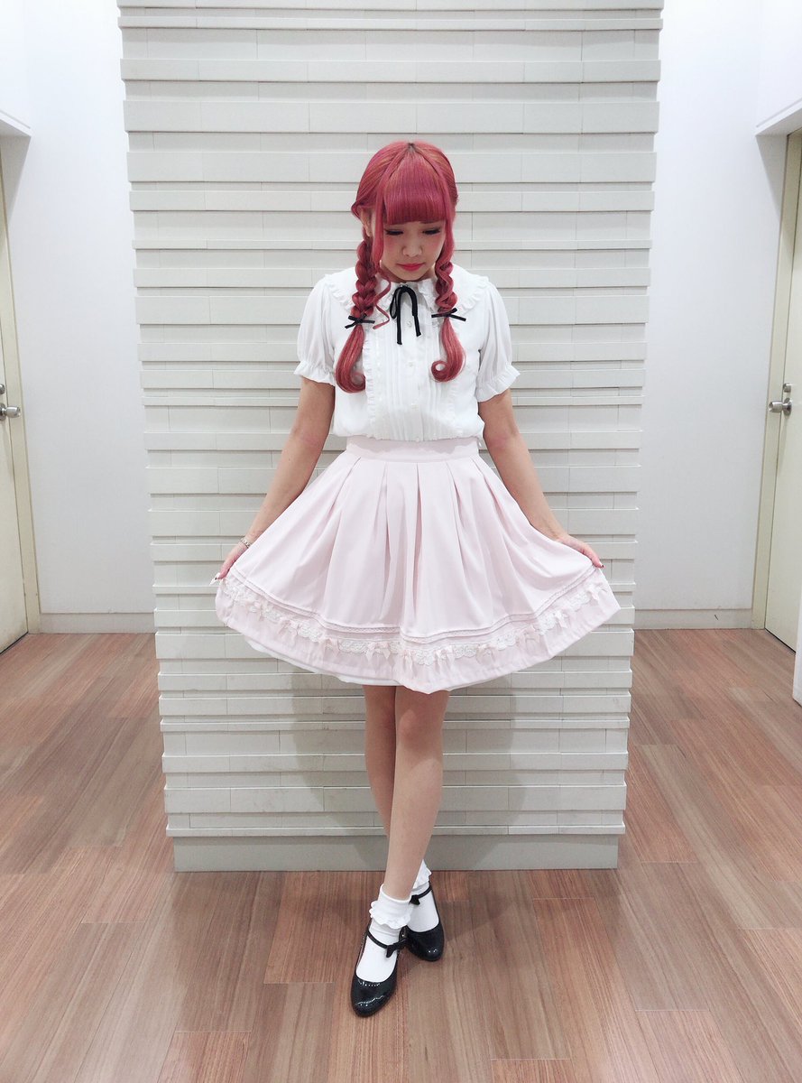 LD_sunshinecity's tweet photo. 💗mille fille closet💗

大きいレース襟がポイントの
ドーリーな半袖ブラウスです😍
リボンとレースたっぷりの
女の子の大好きが詰まった
スカートと合わせて可愛さ満点に💘✨

🎀DollyRibbonﾌﾞﾗｳｽ ¥8,900+税
🎀SweetRetroｽｶｰﾄ ¥11,800+税

#ミルフィーユクローゼット https://t.co/bKklmWTcsn
