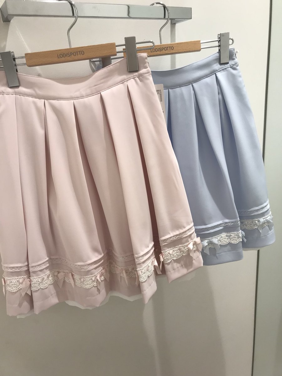 LD_sunshinecity's tweet photo. 💗mille fille closet💗

大きいレース襟がポイントの
ドーリーな半袖ブラウスです😍
リボンとレースたっぷりの
女の子の大好きが詰まった
スカートと合わせて可愛さ満点に💘✨

🎀DollyRibbonﾌﾞﾗｳｽ ¥8,900+税
🎀SweetRetroｽｶｰﾄ ¥11,800+税

#ミルフィーユクローゼット https://t.co/bKklmWTcsn